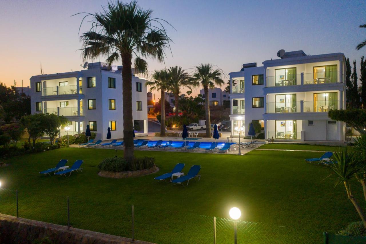 Rododafni Beach Apartments Klorakas Exterior photo