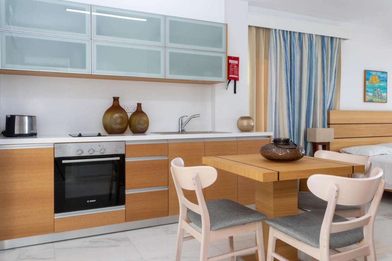 Rododafni Beach Apartments Klorakas Exterior photo